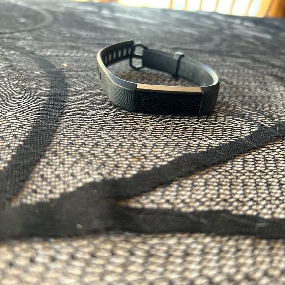 Fitbit Alta HR - Picture 3 of 13